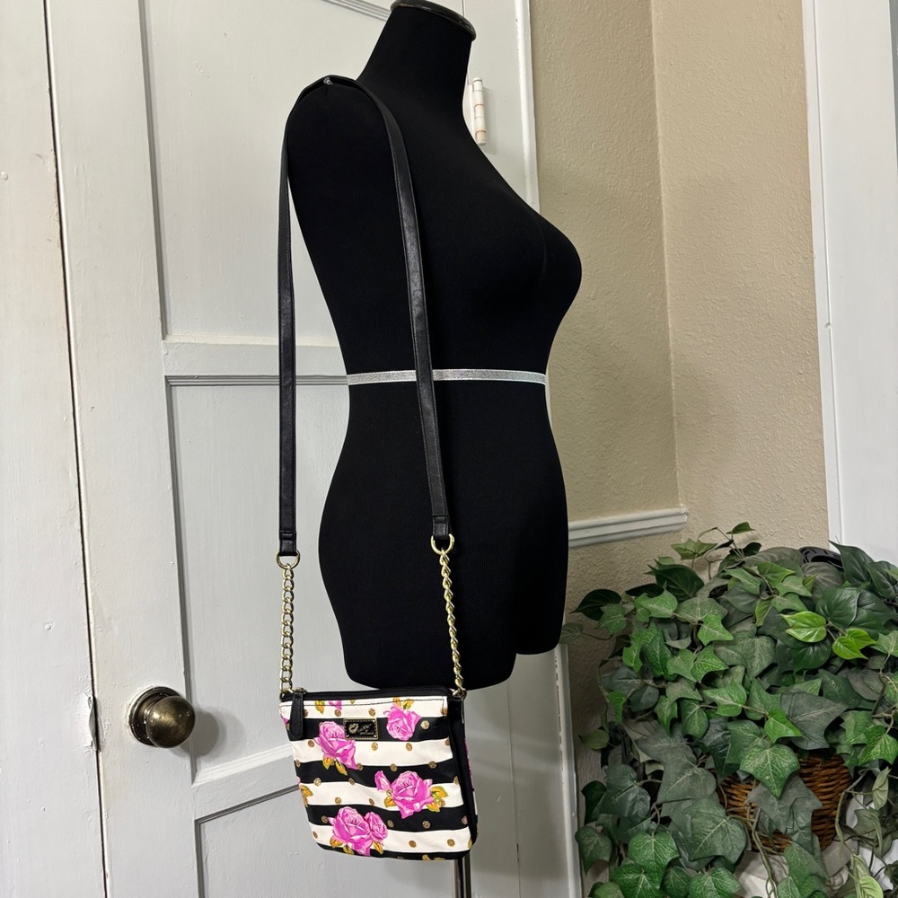 LUV BETSEY by BETSEY JOHNSON Rose Crossbody Bag/Purse - Picture 3 of 16